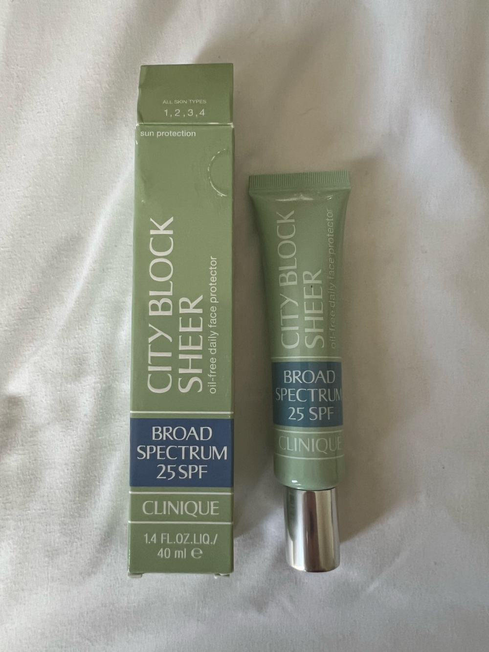 Clinique City Block Sheer Broad Spectrum SPF 25 - New in box